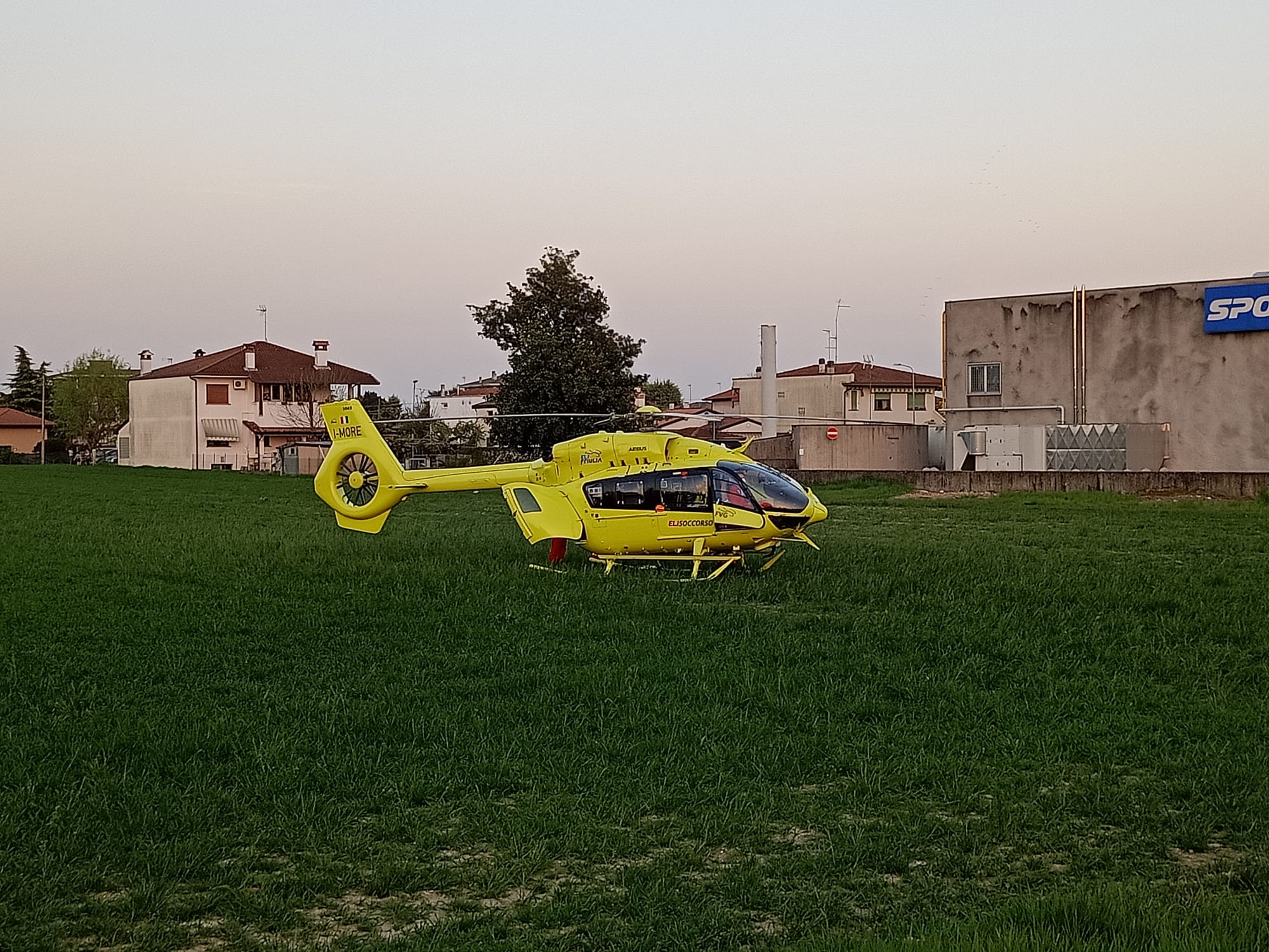 PORDENONE: MUORE IL 67ENNE CADUTO DA 4 METRI NELLA SUA CASA IN VIA REVEDOLE